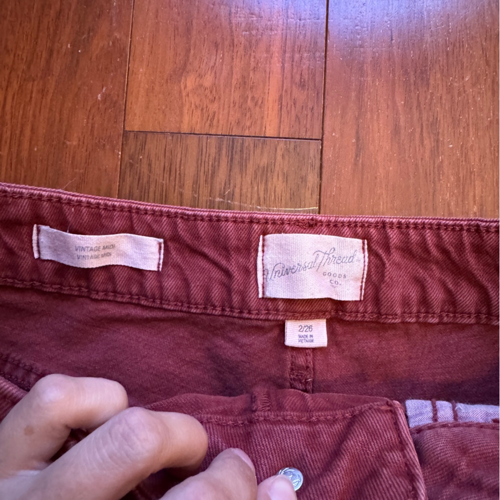 Universal Thread Women's Rust-Colored Button-Fly Jean Shorts - Picture 3 of 7